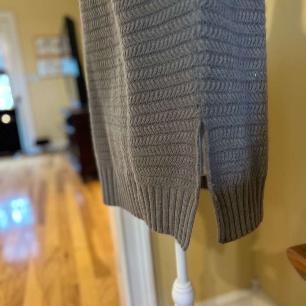 NWT Women’s Hand Woven Gray Sweater with Lace V-Neck - Picture 11 of 14